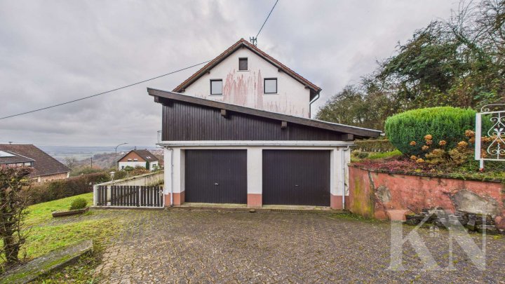 Großzügiges Ein-/Zweifamilienhaus mit traumhaftem Fernblick und großem Grundstück