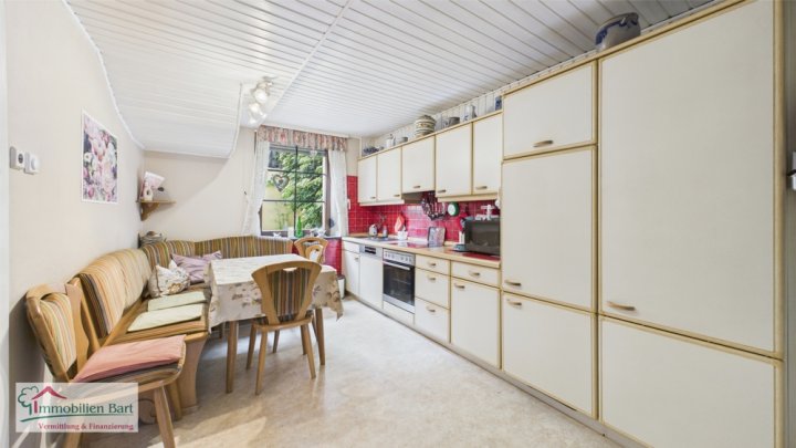 PERL: GEPFLEGTES WOHNHAUS / 4 SCHLAFZIMMER/ 2 BÄDER / GARTEN UND GARAGE