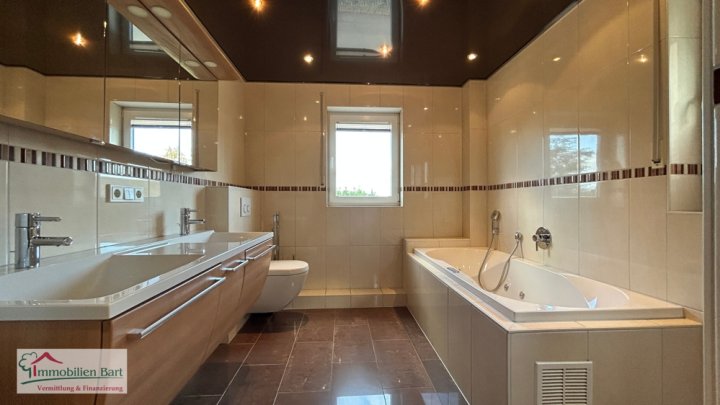 TOP LAGE! 3 SZ / GARTEN + GROSSE GARAGE IN PERL!