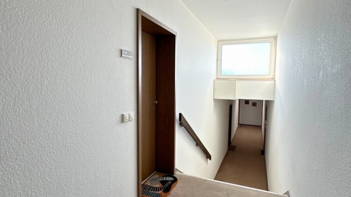 Gepflegte 2-ZKB-Wohnung mit Balkon & Außenstellplatz