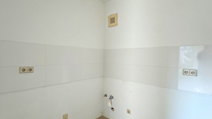 Gepflegte 2-ZKB-Wohnung mit Balkon & Außenstellplatz