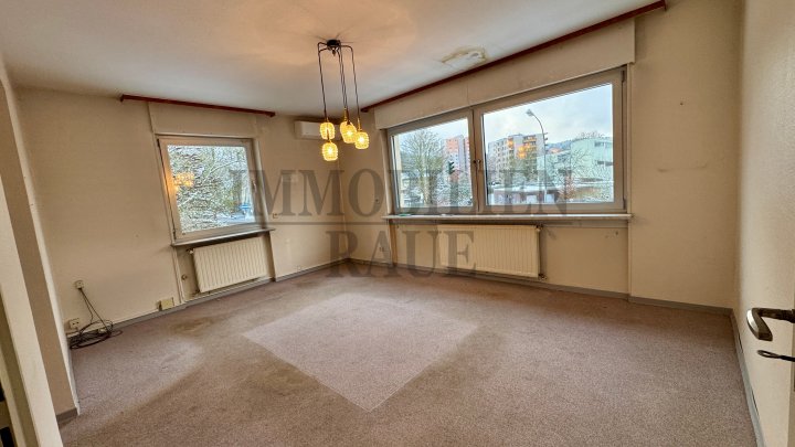 FREISTEHENDES 1 FAMILIENHAUS MIT GARTEN UND GARAGE - RENOVIERUNGSBEDARF - IN DUDWEILER-SÜD