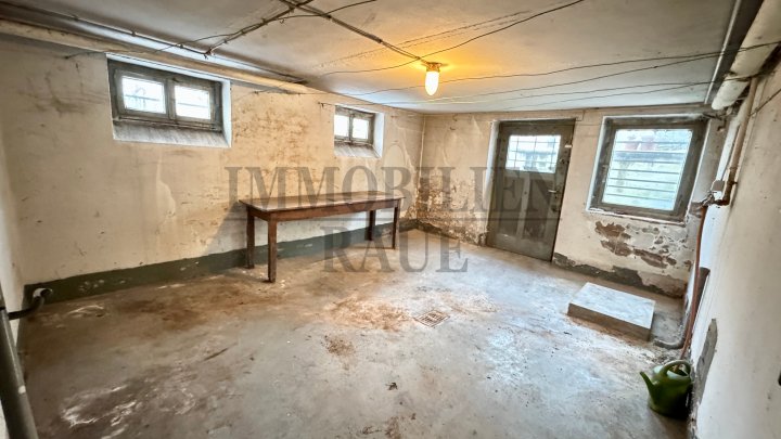 FREISTEHENDES 1 FAMILIENHAUS MIT GARTEN UND GARAGE - RENOVIERUNGSBEDARF - IN DUDWEILER-SÜD