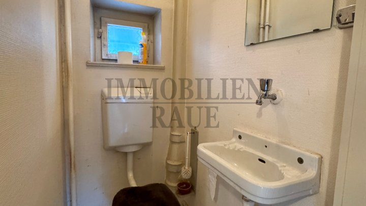 FREISTEHENDES 1 FAMILIENHAUS MIT GARTEN UND GARAGE - RENOVIERUNGSBEDARF - IN DUDWEILER-SÜD