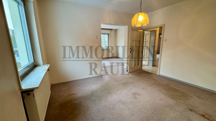 FREISTEHENDES 1 FAMILIENHAUS MIT GARTEN UND GARAGE - RENOVIERUNGSBEDARF - IN DUDWEILER-SÜD