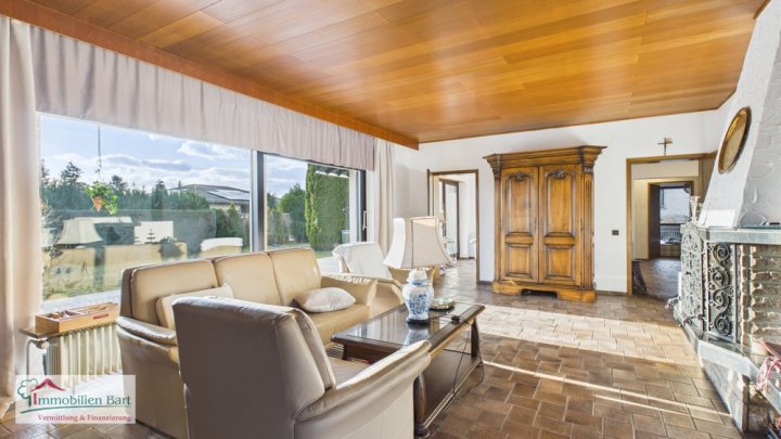 AUF INS FAMILIENGLÜCK!

GROßER, VOLL UNTERKELLERTER BUNGALOW IN TOP-LAGE!