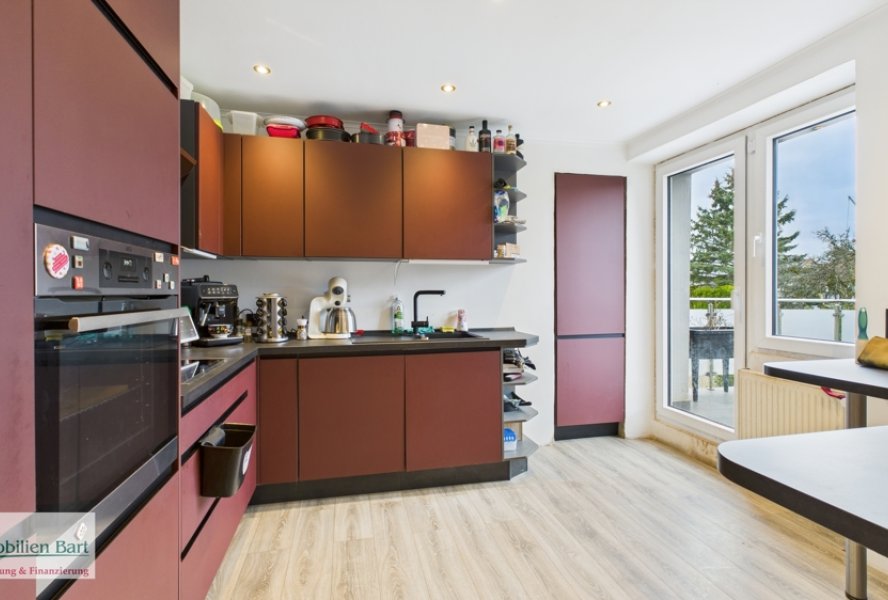 Küche mit Zugang zur Terrasse EG