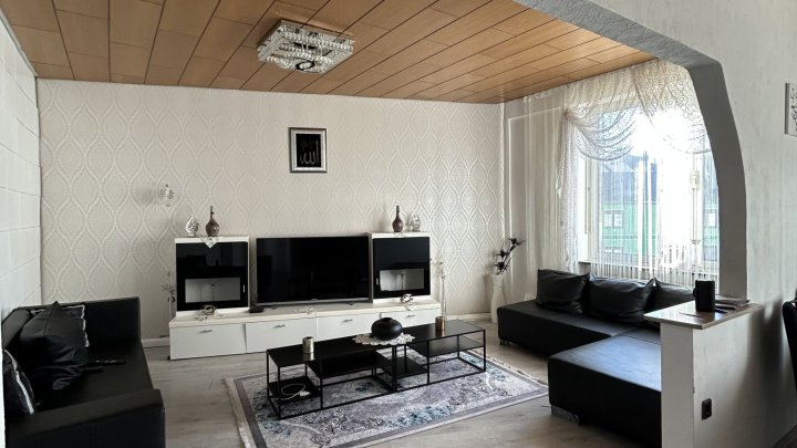 Zweifamilienhaus mit Gewerbeeinheit in Landsweiler - Reden zu verkaufen 