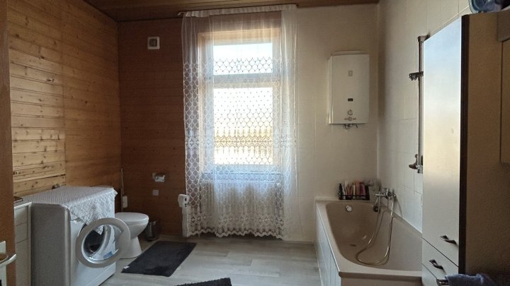 Zweifamilienhaus mit Gewerbeeinheit in Landsweiler - Reden zu verkaufen 