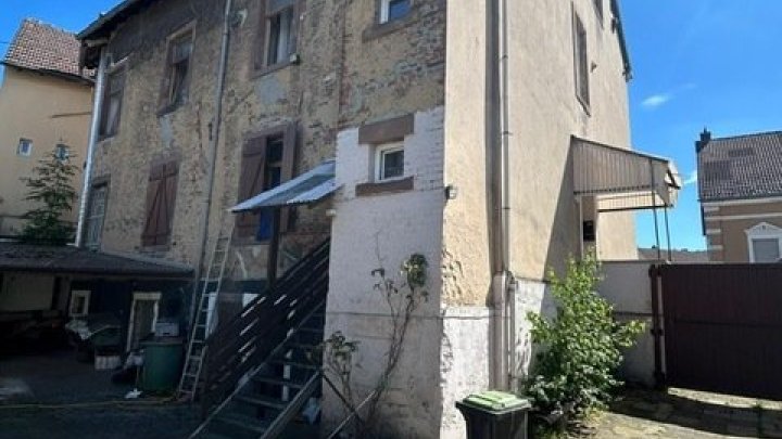 Zweifamilienhaus mit Gewerbeeinheit in Landsweiler - Reden zu verkaufen 