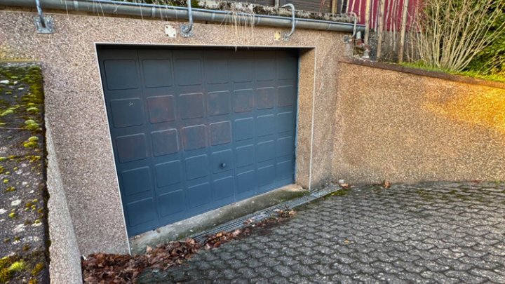 Gut geschnittenes Einfamilienhaus mit Garage und Garten