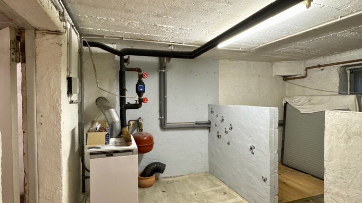 Gut geschnittenes Einfamilienhaus mit Garage und Garten