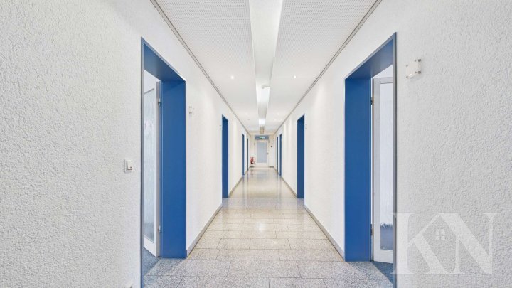 Büroflächen mit großem Konferenzraum – flexibel nutzbar auf drei Etagen in Dillingen!