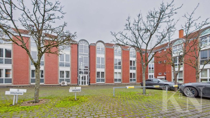 Büroflächen mit großem Konferenzraum – flexibel nutzbar auf drei Etagen in Dillingen!