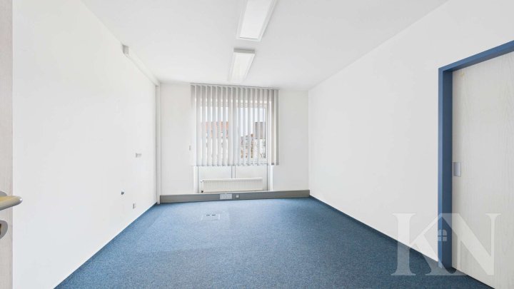 Büroflächen mit großem Konferenzraum – flexibel nutzbar auf drei Etagen in Dillingen!