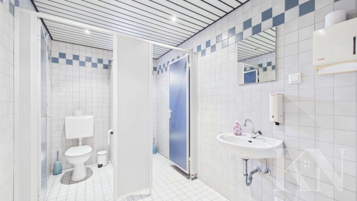 Büroflächen mit großem Konferenzraum – flexibel nutzbar auf drei Etagen in Dillingen!