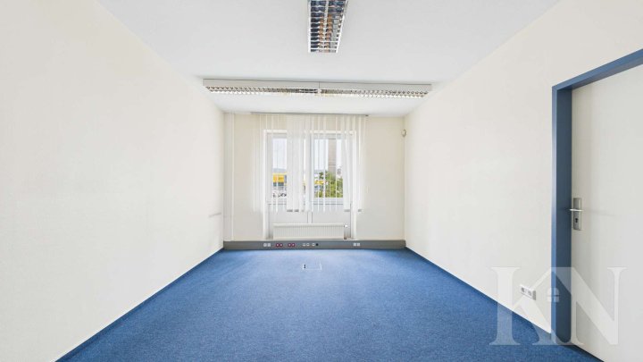 Büroflächen mit großem Konferenzraum – flexibel nutzbar auf drei Etagen in Dillingen!