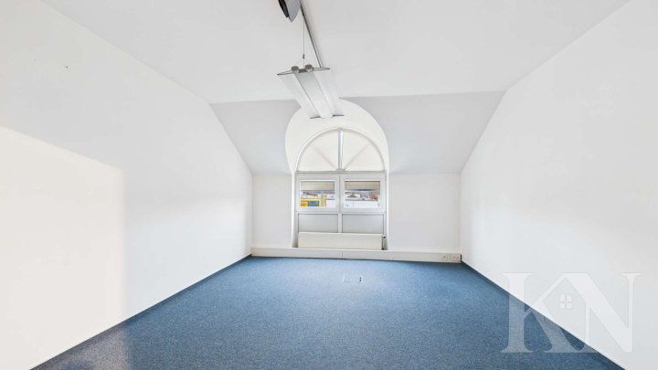 Büroflächen mit großem Konferenzraum – flexibel nutzbar auf drei Etagen in Dillingen!