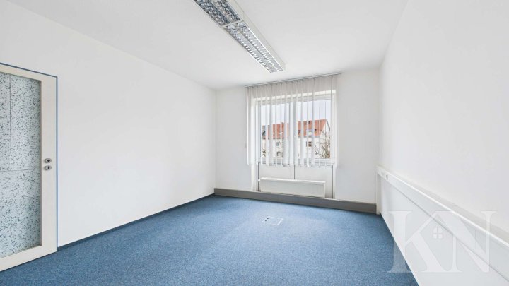 Büroflächen mit großem Konferenzraum – flexibel nutzbar auf drei Etagen in Dillingen!