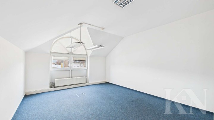 Büroflächen mit großem Konferenzraum – flexibel nutzbar auf drei Etagen in Dillingen!