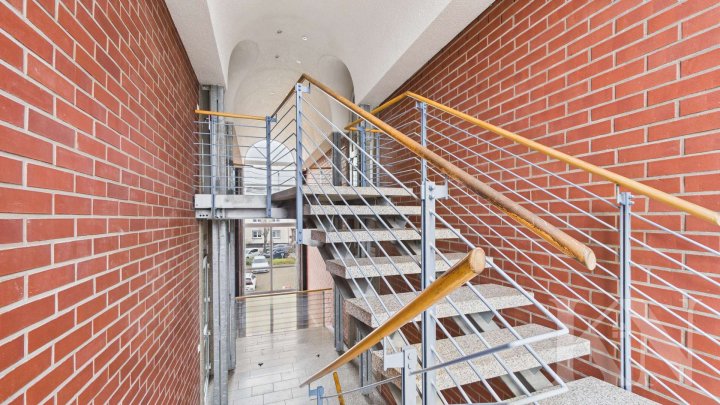 Büroflächen mit großem Konferenzraum – flexibel nutzbar auf drei Etagen in Dillingen!