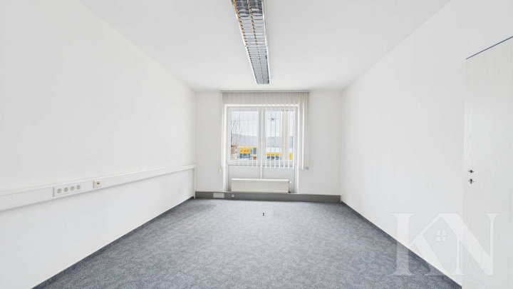 Büroflächen mit großem Konferenzraum – flexibel nutzbar auf drei Etagen in Dillingen!