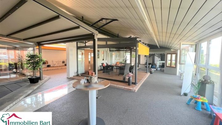 WOHNHAUS + BÜRO + 375 M² AUSSTELLUNG AUF 40 AR IN TOP LAGE!