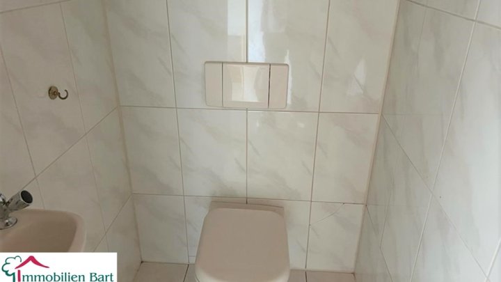 WOHNHAUS + BÜRO + 375 M² AUSSTELLUNG AUF 40 AR IN TOP LAGE!