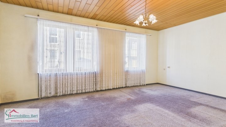 MERZIG: WOHNHAUS MIT GARTEN UND GARAGE IN ZENTRALER LAGE!