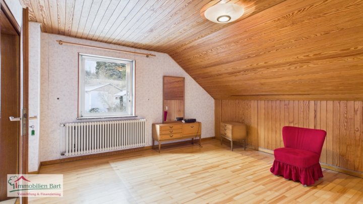 SCHWEMLINGEN: WOHNHAUS MIT GARTEN IN TOP-LAGE!