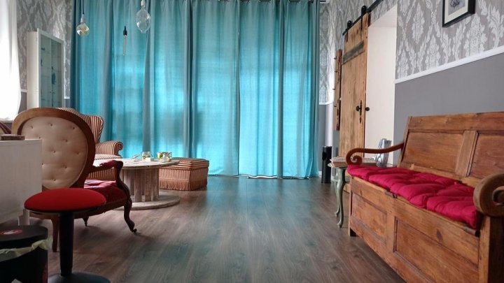 Zweifamilienhaus mit Gewerbeeinheit in Riegelsberg-OT zu verkaufen