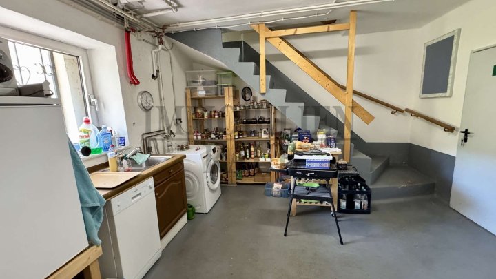 RENOVIERTES, FREISTEHENDES 1 FAM.-HAUS MIT GROSSEM GARTEN UND 3 GARAGEN IN DUDWEILER