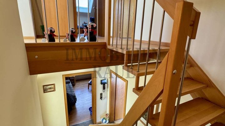 RENOVIERTES, FREISTEHENDES 1 FAM.-HAUS MIT GROSSEM GARTEN UND 3 GARAGEN IN DUDWEILER