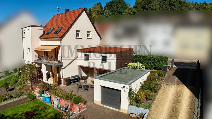 RENOVIERTES, FREISTEHENDES 1 FAM.-HAUS MIT GROSSEM GARTEN UND 3 GARAGEN IN DUDWEILER