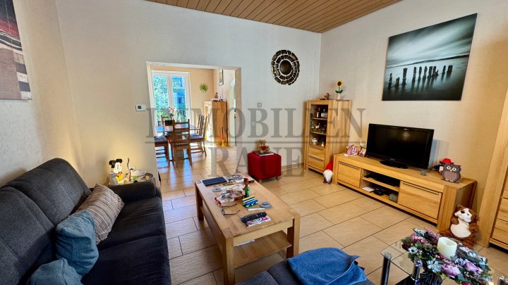 RENOVIERTES, FREISTEHENDES 1 FAM.-HAUS MIT GROSSEM GARTEN UND 3 GARAGEN IN DUDWEILER