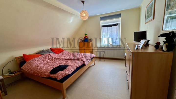 RENOVIERTES, FREISTEHENDES 1 FAM.-HAUS MIT GROSSEM GARTEN UND 3 GARAGEN IN DUDWEILER