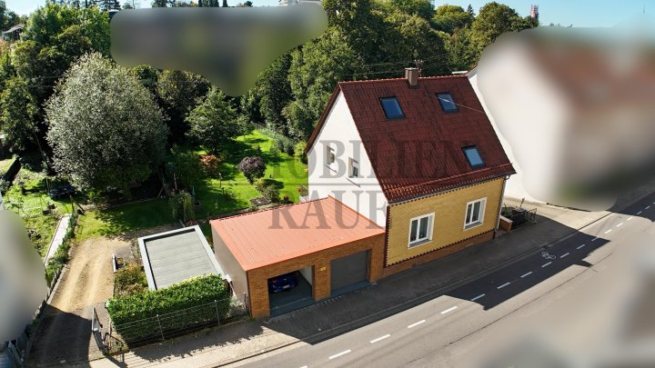 RENOVIERTES, FREISTEHENDES 1 FAM.-HAUS MIT GROSSEM GARTEN UND 3 GARAGEN IN DUDWEILER