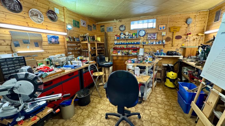 RENOVIERTES, FREISTEHENDES 1 FAM.-HAUS MIT GROSSEM GARTEN UND 3 GARAGEN IN DUDWEILER