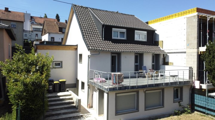 Einfamilienhaus mit Einliegerwohnung und zusätzlichem Grundstück