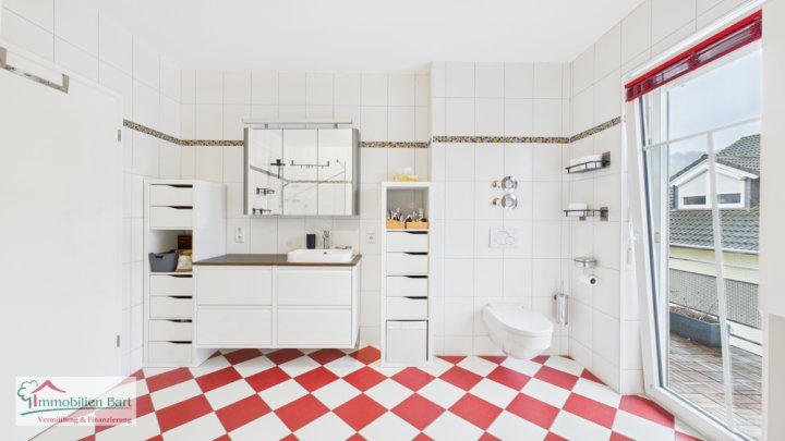 PERL: TOLLE 120 M² WOHNUNG MIT STELLPLATZ IN TOP WOHNLAGE!