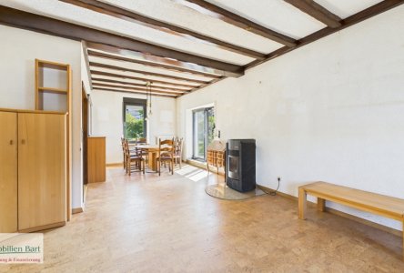 Wohn-Essbereich mit Zugang zum Garten