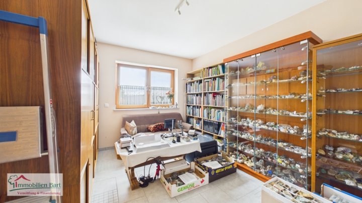 ATTRAKTIVES 192 M² WOHNHAUS + 80 M² GARAGE IN TOP LAGE!