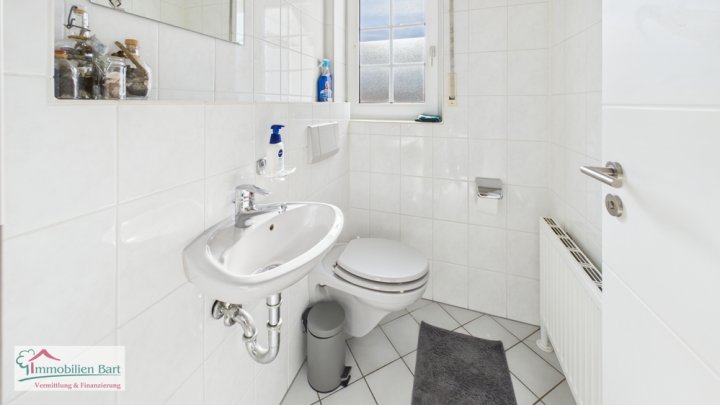 OBEN IST ES AM SCHÖNSTEN! GEPFLEGTE WOHNUNG MIT GÄSTE-WC!