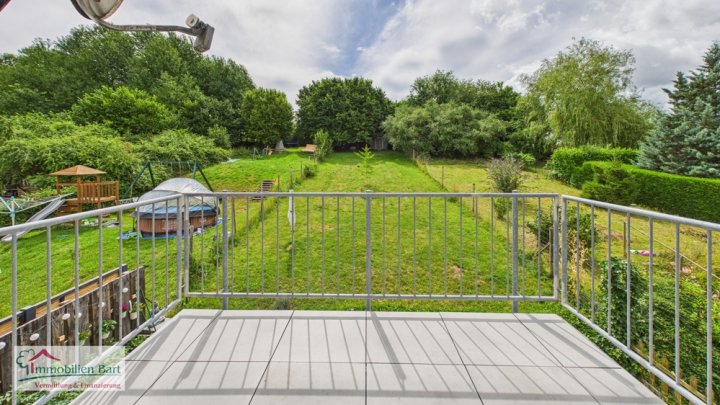 GRENZNÄHE: DG WOHNUNG IM 2 FAMILIENHAUS, BLICK INS GRÜNE, TOP LAGE!