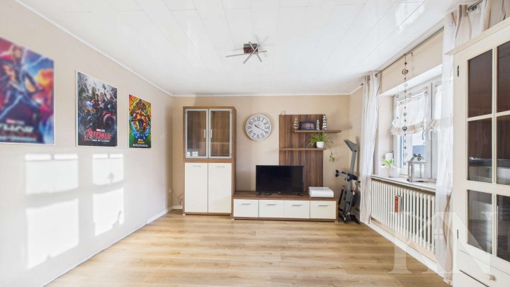 Gemütliches Einfamilienhaus mit Holzofen, Garage, Balkon & Garten – Ihr neues Zuhause in Nohfelden!