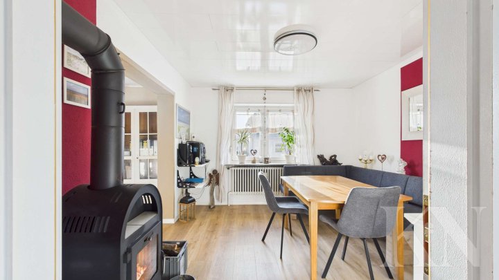 Gemütliches Einfamilienhaus mit Holzofen, Garage, Balkon & Garten – Ihr neues Zuhause in Nohfelden!