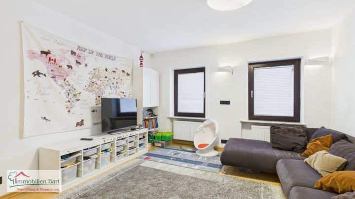 GRENZE L - SCHENGEN: RENOVIERTES WOHNHAUS /  197 M² WFL. / 5 SCHLAFZ. / GARTEN UND GARAGE