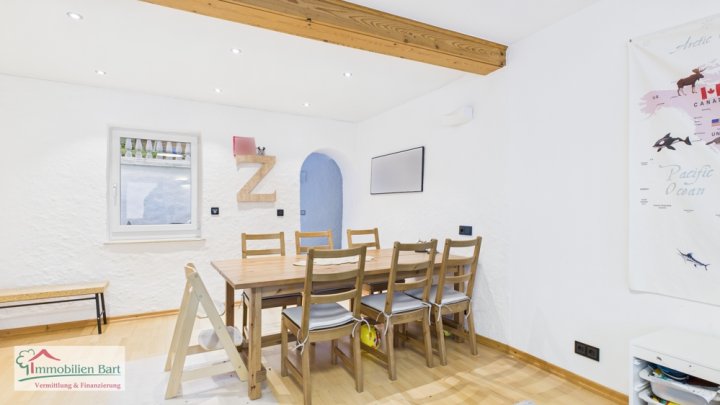 GRENZE L - SCHENGEN: RENOVIERTES WOHNHAUS /  197 M² WFL. / 5 SCHLAFZ. / GARTEN UND GARAGE