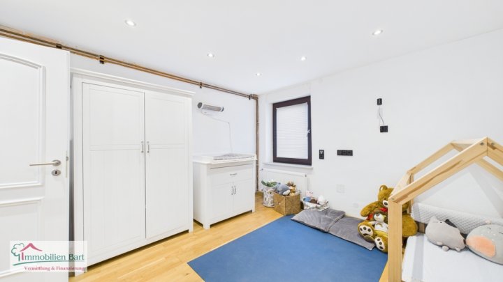 GRENZE L - SCHENGEN: RENOVIERTES WOHNHAUS /  197 M² WFL. / 5 SCHLAFZ. / GARTEN UND GARAGE