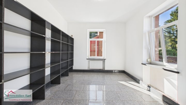 NÄHE SAARLOUIS / FIRMENSITZ / VILLA AUF 30 AR